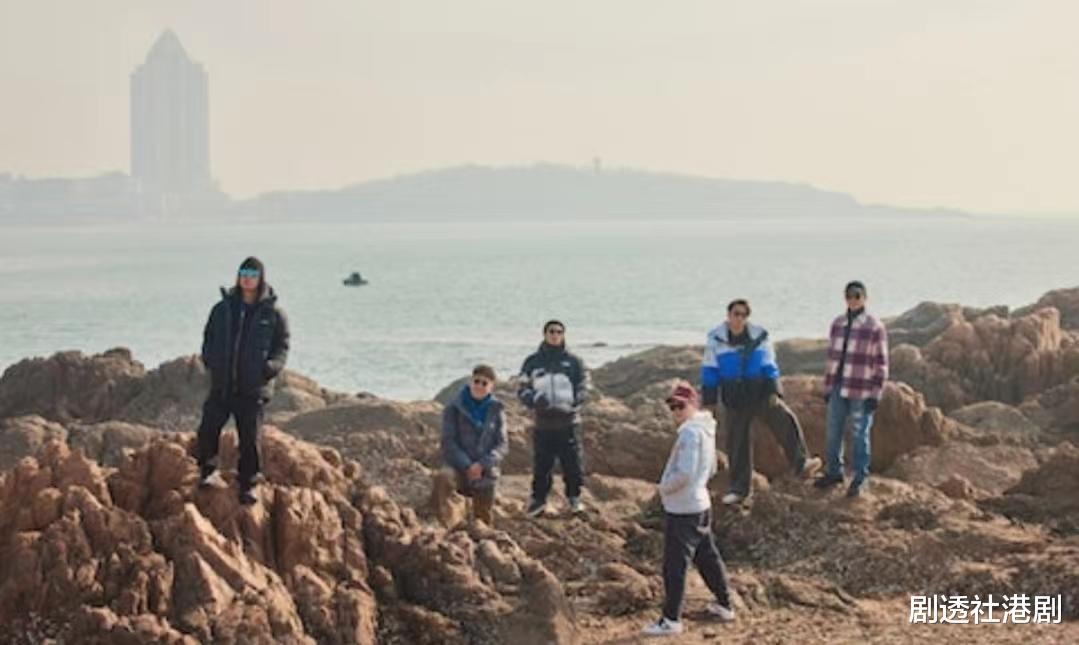 吴卓羲|好圆润!港圈知名男神节目湿身后暴露身材,大肚腩被指内地伙食好
