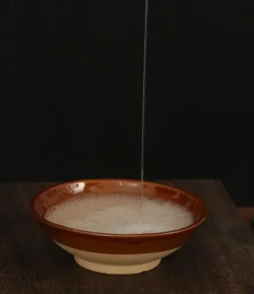 去领导家吃饭才知,如今有钱人很少喝茅台,4种小众酒很抢眼