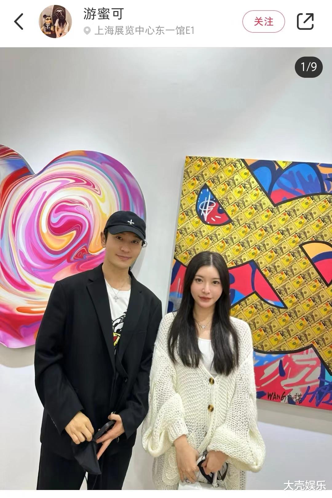 黄晓明|网传黄晓明和叶珂一起去看展,为避嫌单独与朋友合影,又是巧合?