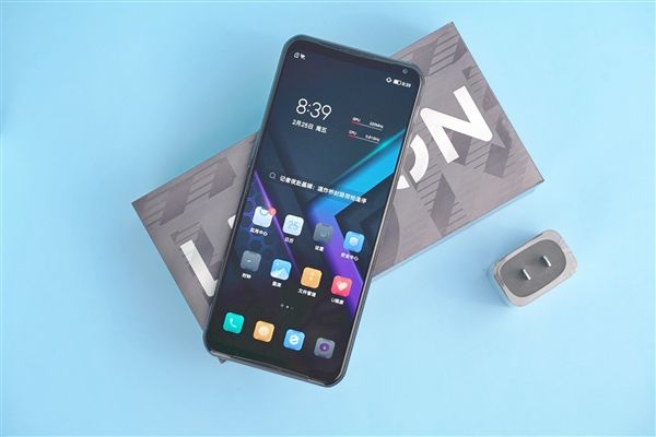 联想|18+640GB顶配仅4999元 联想拯救者Y90电竞手机开卖