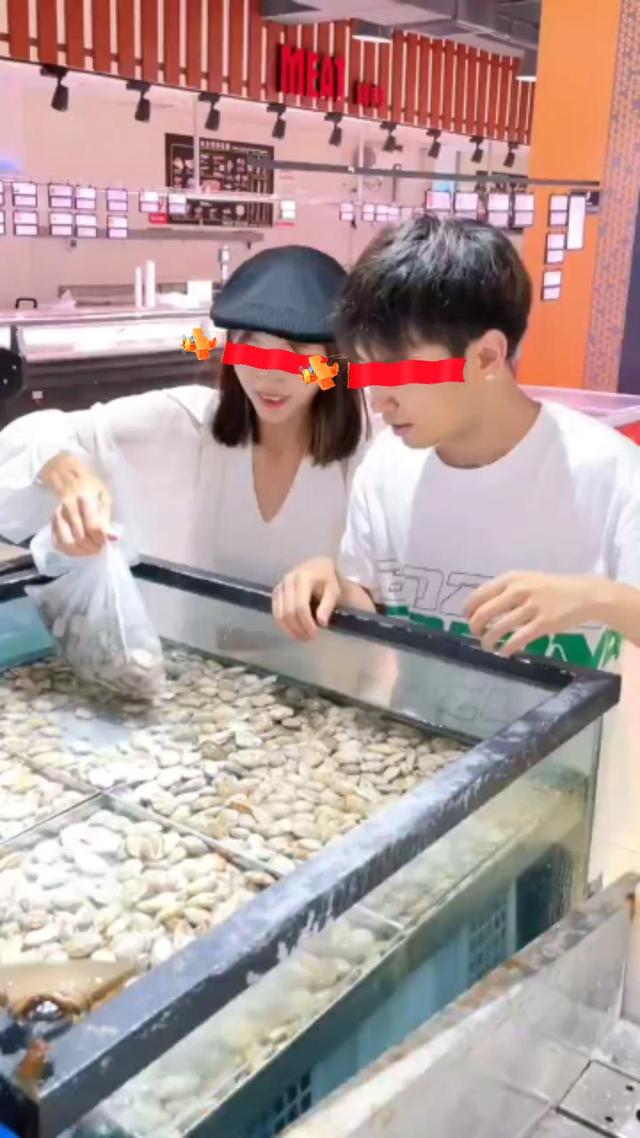 男子和女子相亲,女子对其有好感,他下一个动作却让2人分道扬镳