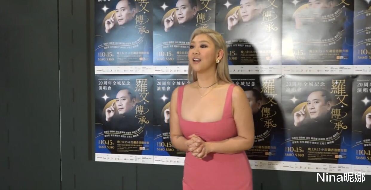 帽子 郑欣宜怎么瘦的，小码背带裙塞进去无赘肉，瘦一圈没了红唇更养眼