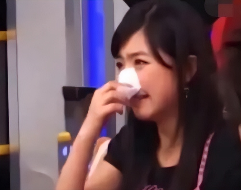 关畅|张含韵晚生10年，杨超越可能要失业