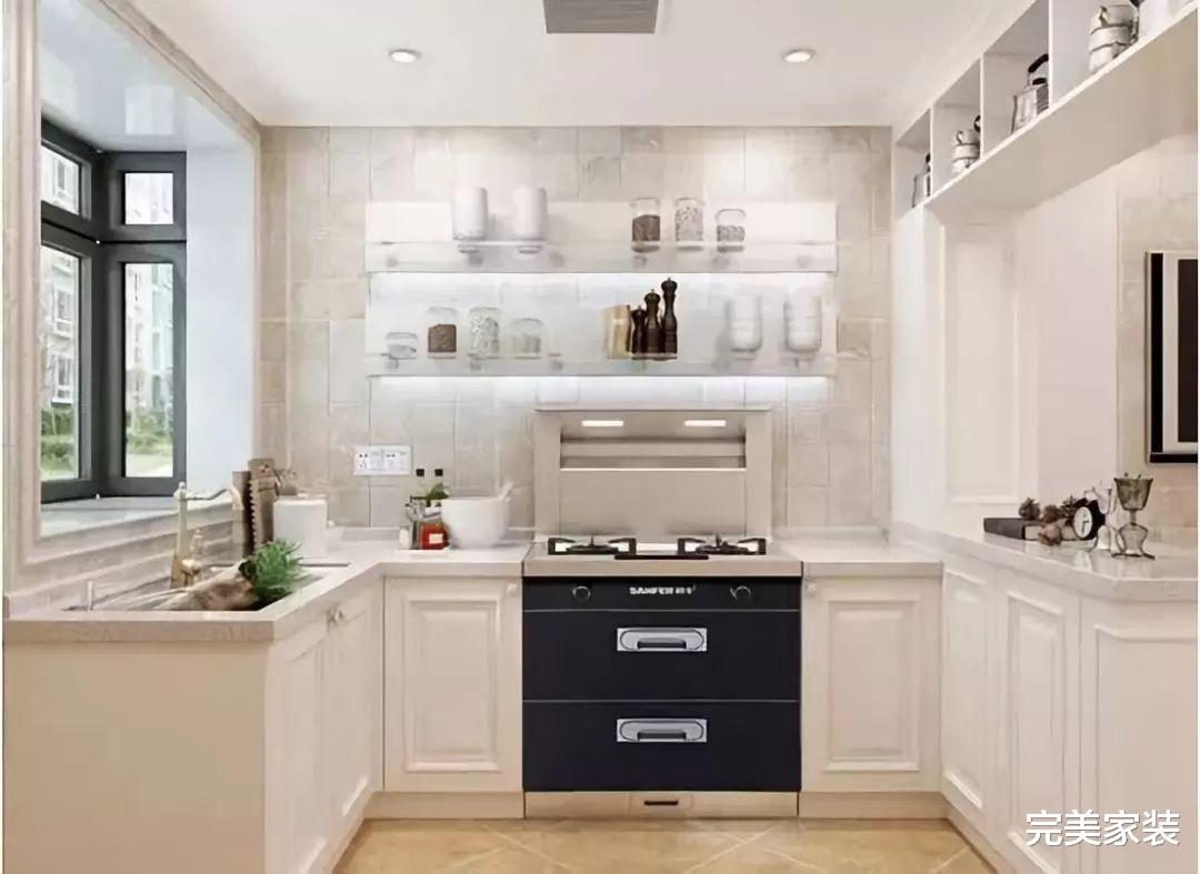 装修厨房时,老婆坚持做了4个设计,装修工人都连连称赞!