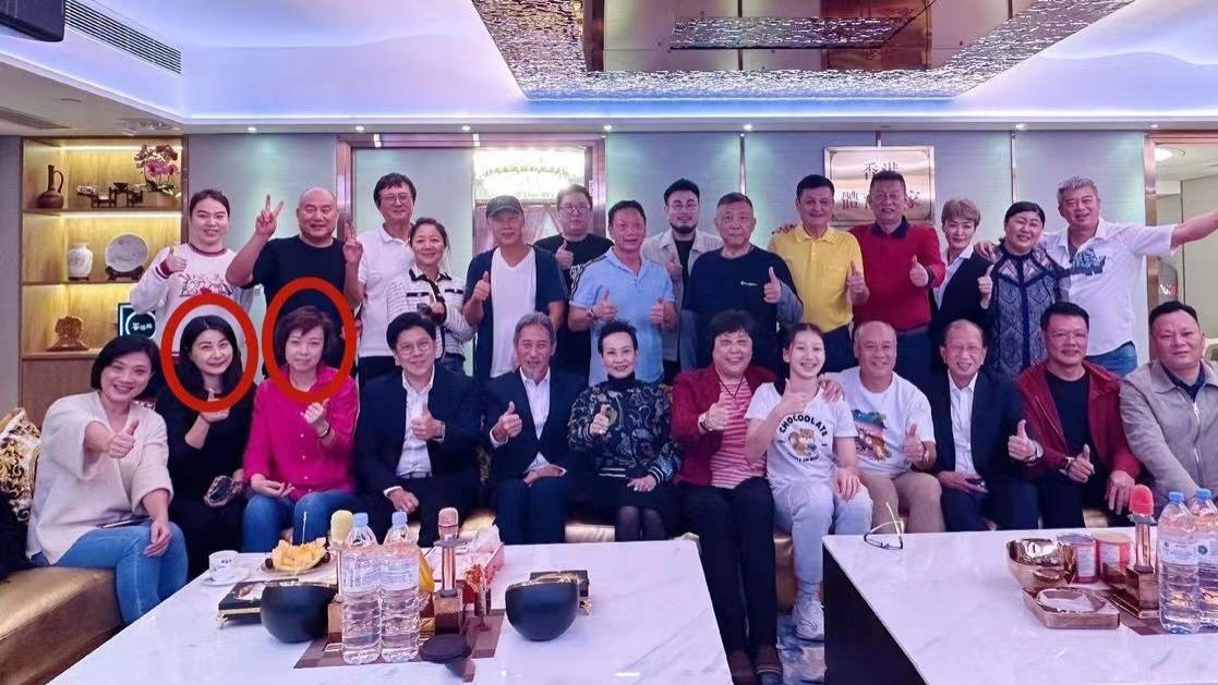 聚会|豪门聚会！张怡宁穿着朴素不像富婆，郭晶晶化妆似贵妇，李宁秃顶