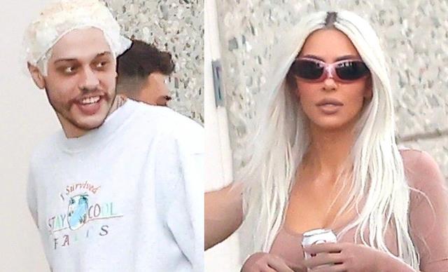 金·卡戴珊|金卡戴珊与男友外出,十指紧扣甜蜜挽臂!宛若少女,笑起来好美