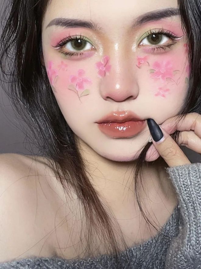 小红书 当鲜花拥有生命，她们会化什么妆？