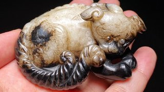 翡翠|元 和田玉籽料 脂白玉 黑漆 独角兽 瑞兽 摆件 纸镇 把件