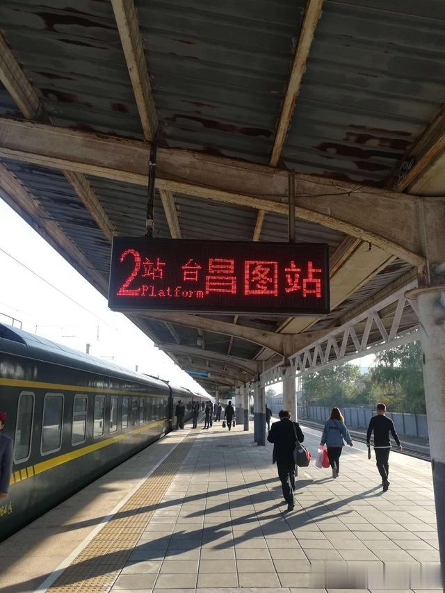 不要向车窗外随意抛物,回顾1417次列车旅客窗外抛物意外伤害事故