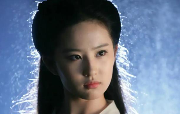 刘亦菲|刘亦菲真的很仙很独特，都十几年了，在群众心里还是有这么大分量