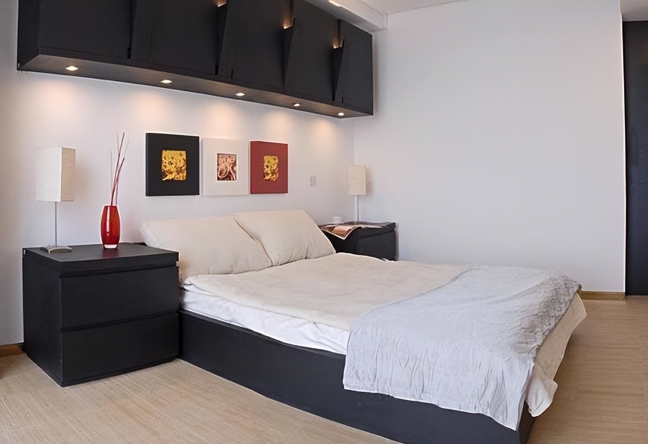 卧室再大,也别放“床头柜”!学学人家这样布置,好收纳还有颜值