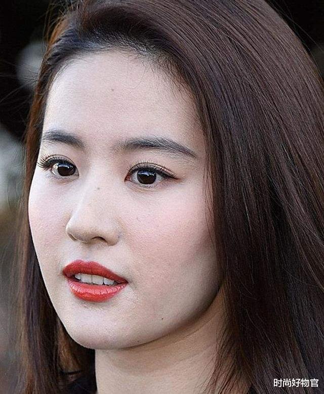 生图|有种“尴尬”叫女星生图，卡粉、起皮问题不断，网友“太尴尬了”