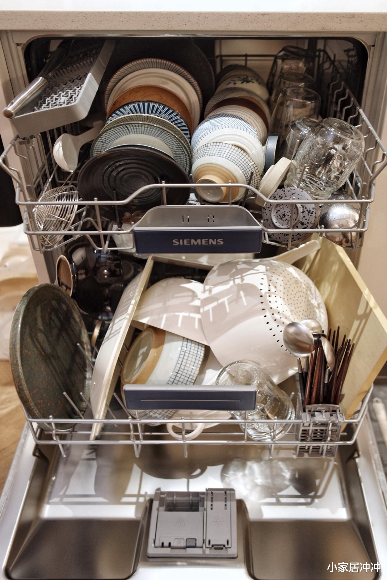 建议大家:若不差钱,给厨房置办这4样“高级货”,幸福感倍增