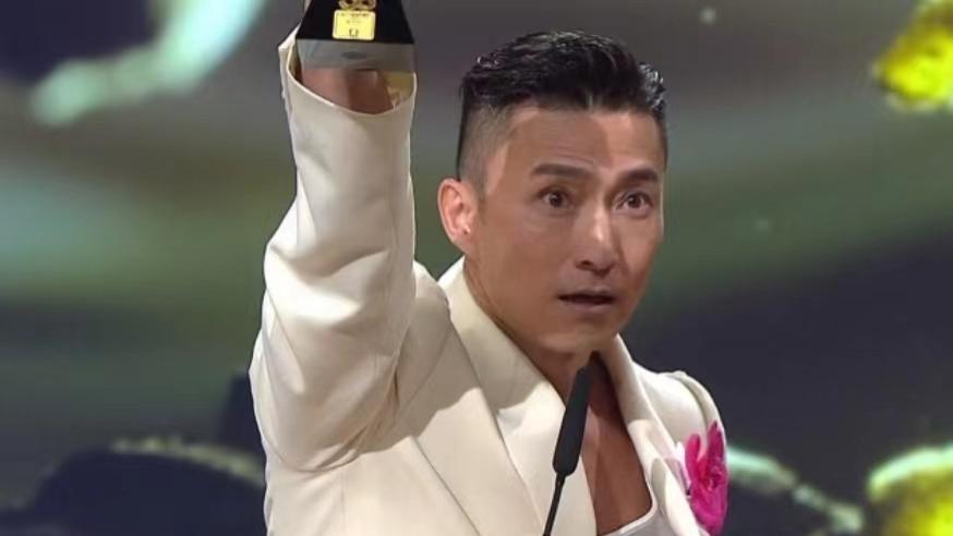 陈山聪|以奖换奖！TVB知名男星终开斋夺得视帝，曝望用奖项让太太生个女儿