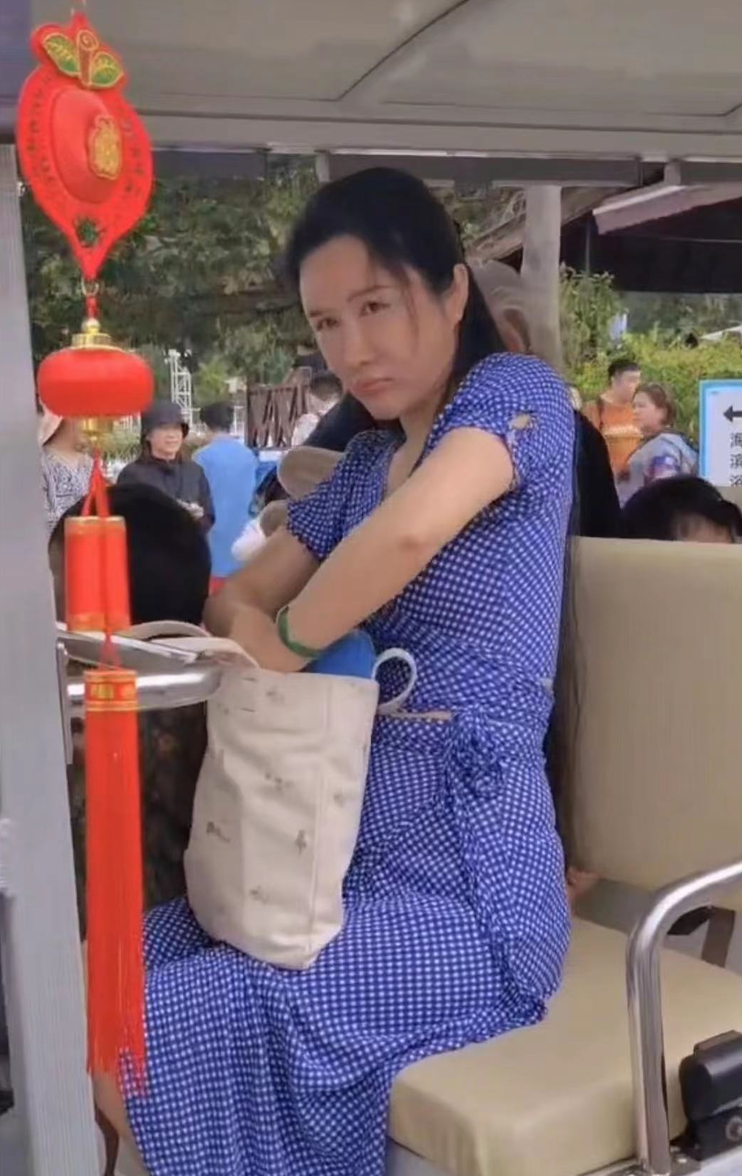 春节档|众星过年:撒贝宁老了五六岁,张纪中媳妇脸部变样,汪峰头秃顶了