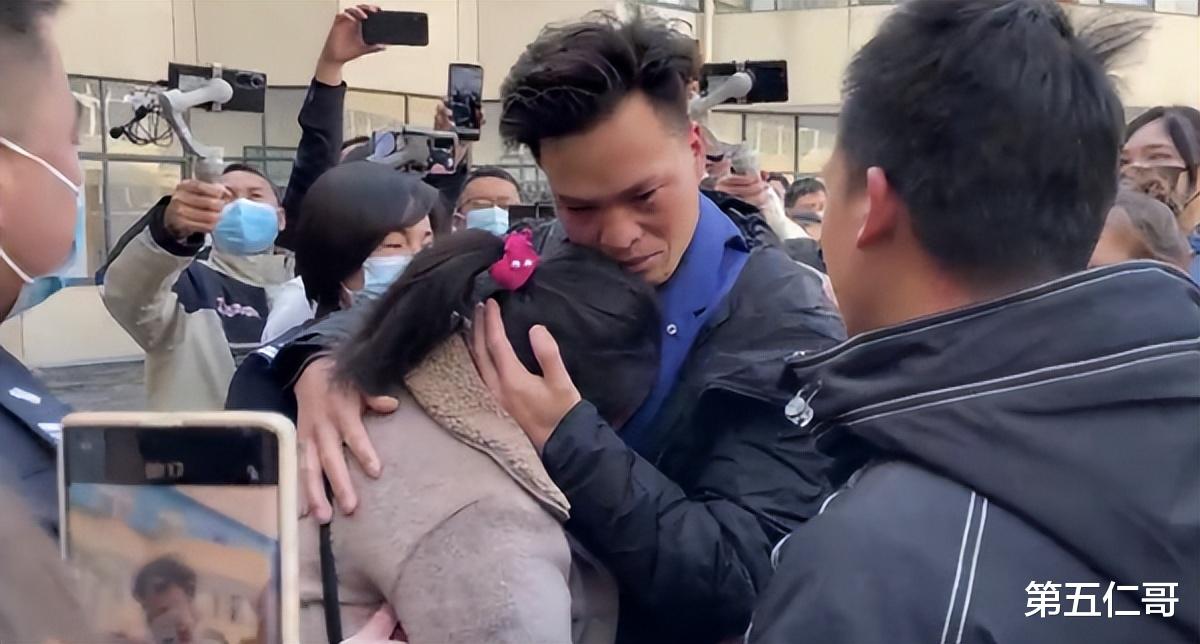 幼童被拐33年,靠手绘地图寻亲,父亲,姐姐,弟弟都已离世,崩溃