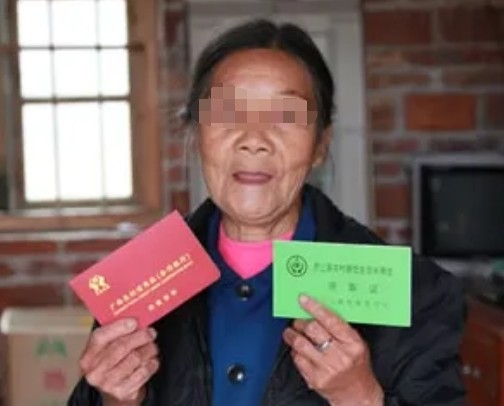 山西一女子出轨生子,怕丈夫发现拒相认,娃竟被情人16岁女儿养大