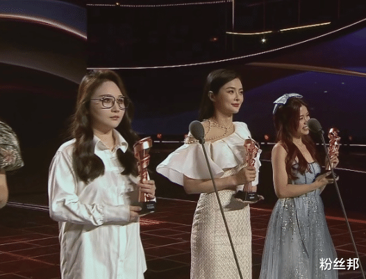 沈曼|沈曼直播再次痛哭,跳槽是要给违约金的,会努力站稳脚跟成长进步