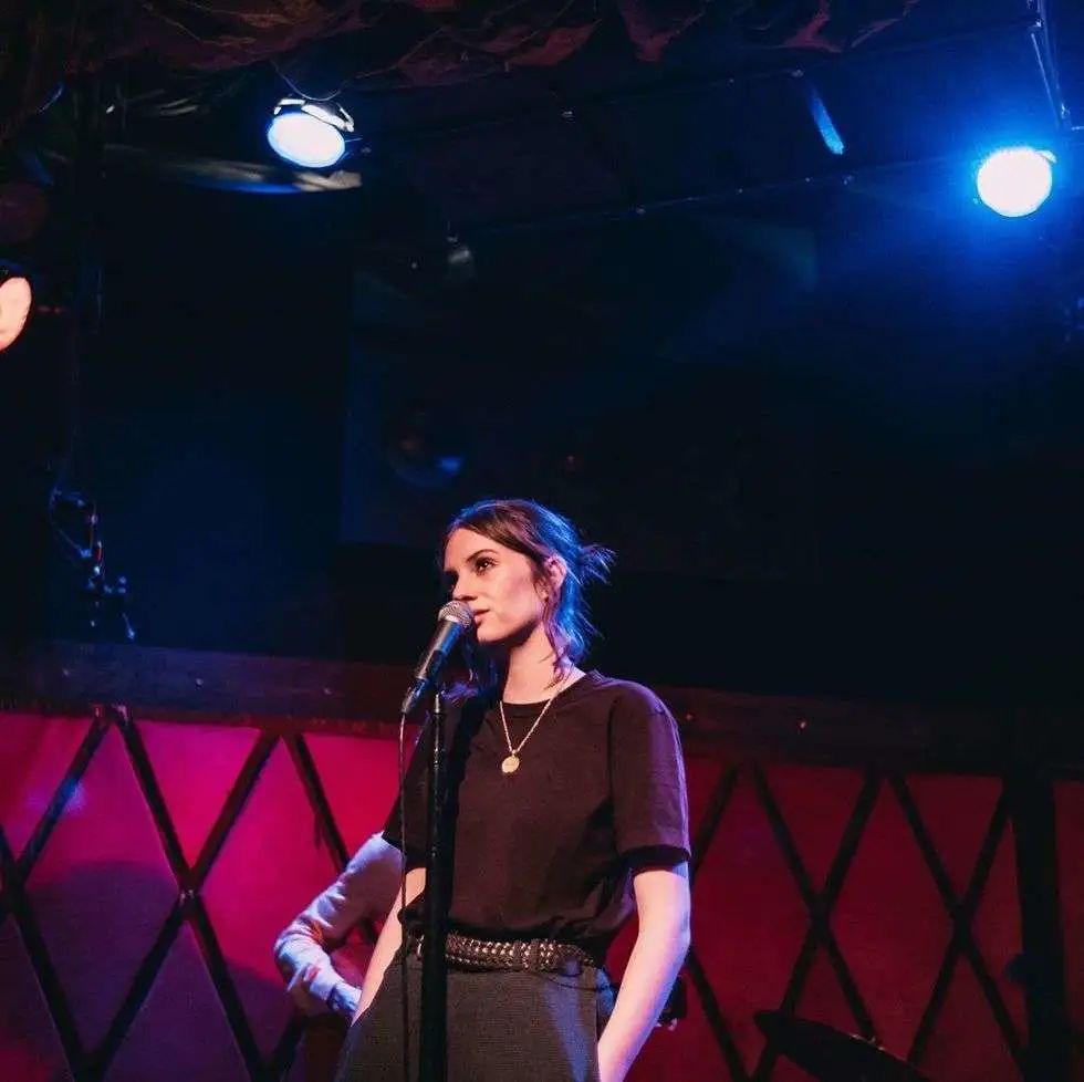 好莱坞|好莱坞新晋甜妹走红！身份一扒惊呆网友：这基因，就离谱…