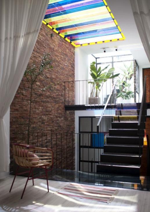 我家天井如同巨型“散热器”，他家遮阳避暑当花园，差距在4点上