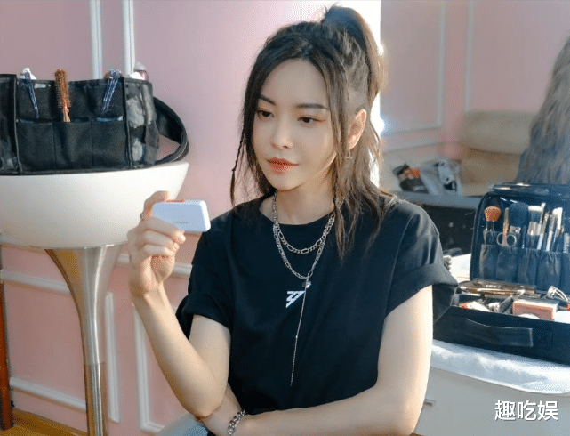 于文文|从“一夜爆红”到18线,性格上的“痛点”,于文文该怪谁呢?