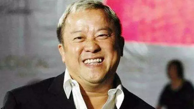 曾志伟|曾志伟在香港娱乐圈的地位如何？金像奖为他改期，百名艺人到场为他隆重祝寿