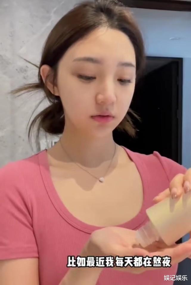 王思聪|王思聪带网红哭包购物,女孩清纯又可爱,慎婕搬家删除秀恩爱动态