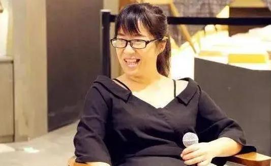 余秀华|余秀华男友真实身份被扒，并非是企业家养蜂人，网友：一路货色