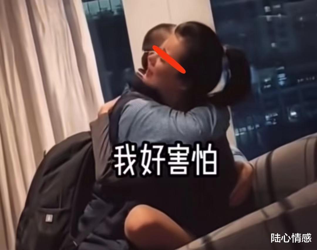 女主播|26岁女主播约见榜一大哥，依偎在其怀中委屈大哭：说好的惊喜呢