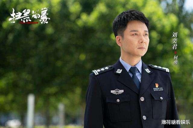 刘奕君|51岁“张警官”舞台表演被质疑占小鲜肉便宜？事实却是亲爸带娃！