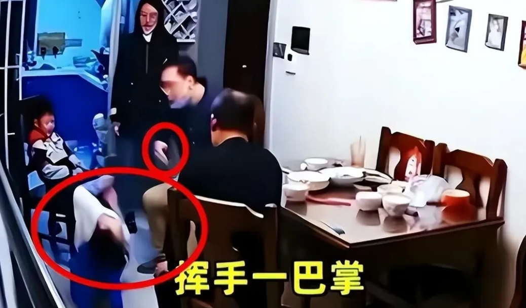 小学生打闹家长带孩子上门道歉遭殴打,打脸撕衣服,出气后被刑拘