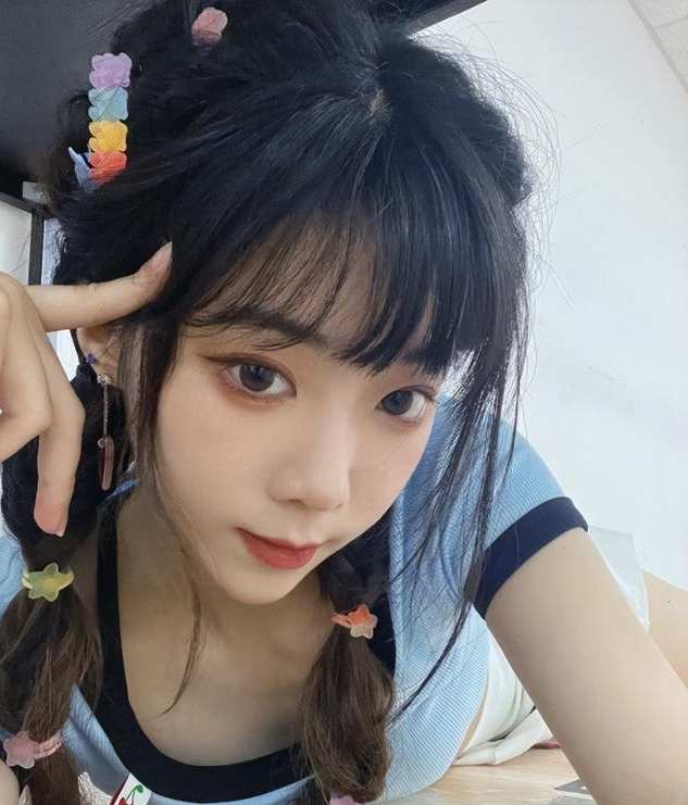 周立铭|偷拍洗澡、痴迷黑人，8月才几天，贵圈的“妖魔鬼怪”就现形了