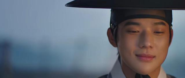 王后伞下|《王后伞下》老二又帅又善良，怪不得这个女子要追着他跑，太甜蜜