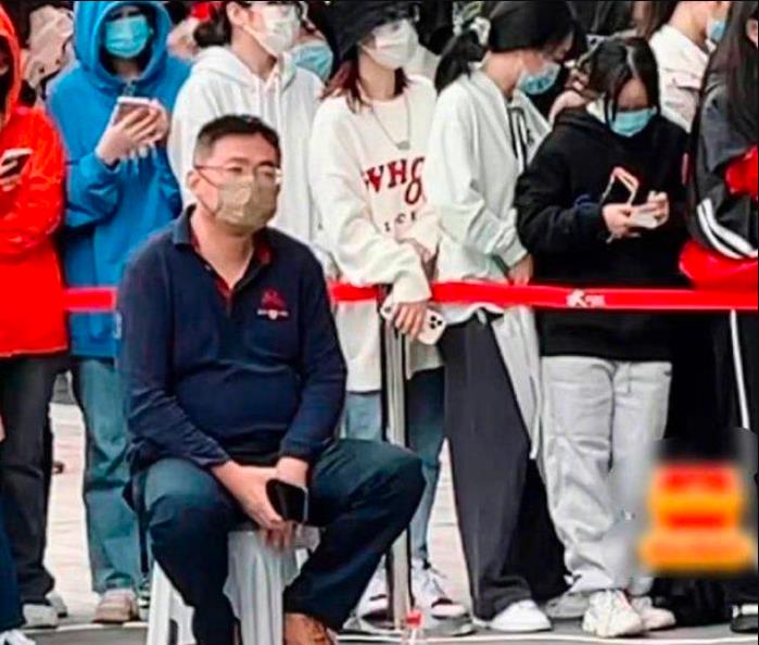 |代价半座重庆城？TF家族路演出大事，为何娱乐圈追星\惨剧\不断？