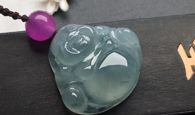 翡翠|翡翠裸石与镶嵌哪个更好?两者之间有着怎样的区别?该如何选?