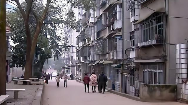 女大学生街头产子,孩子父亲是50岁流浪汉,母亲:断绝关系
