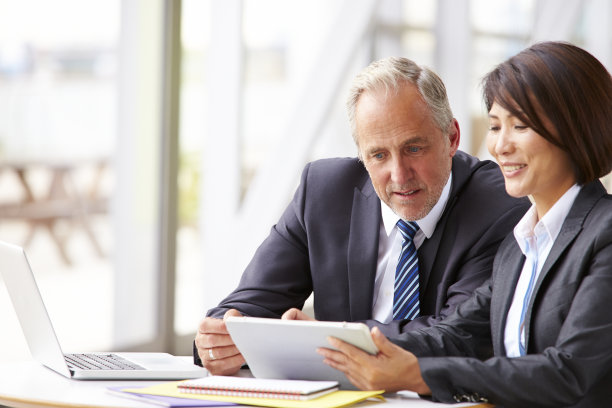 算法|和领导出去吃饭,领导叫上了他的前部门同事,怎么办?