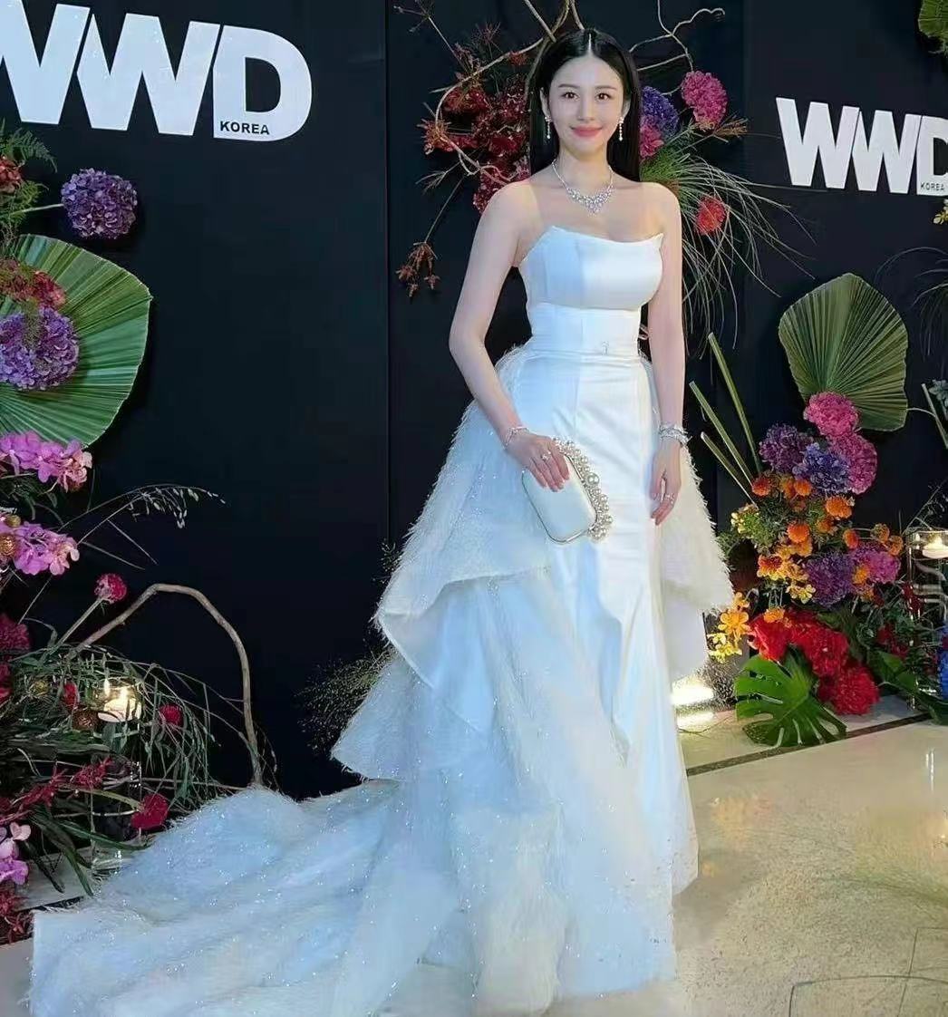 邱淑贞|邱淑贞女儿比妈妈长相略逊色,不过拥有可爱娃娃脸,配甜美穿搭也不错