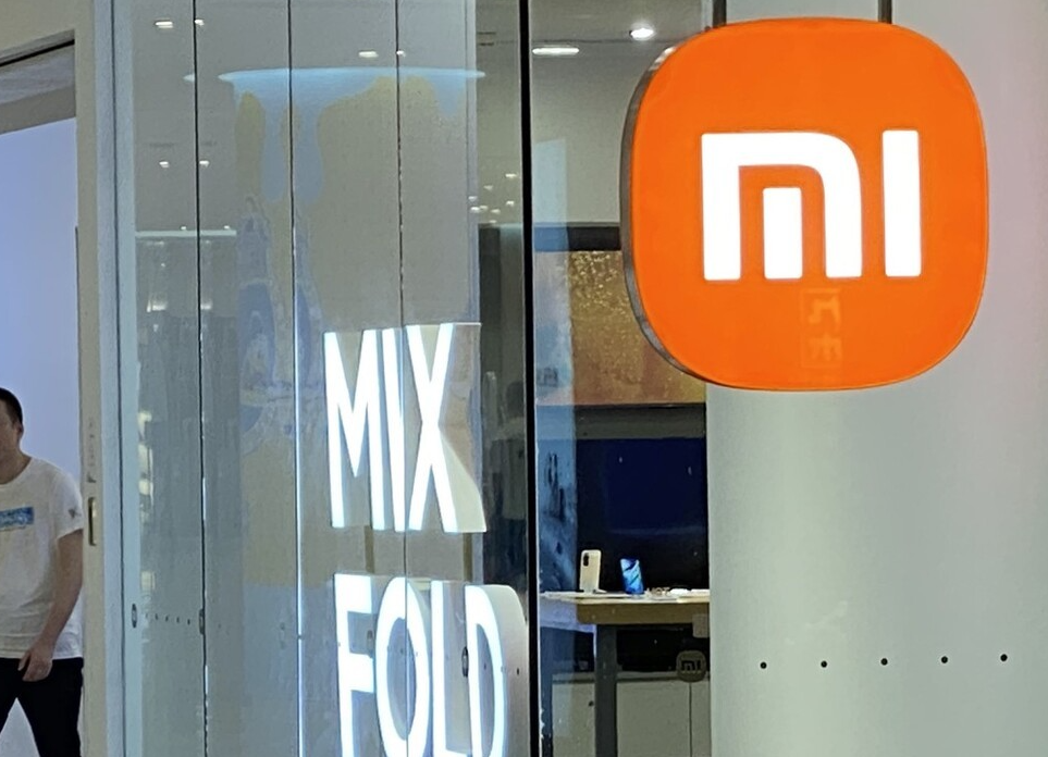 全面屏|小米12 Ultra:搭载台积电骁龙8 PIus!后置硕大镜头,辨识度拉满