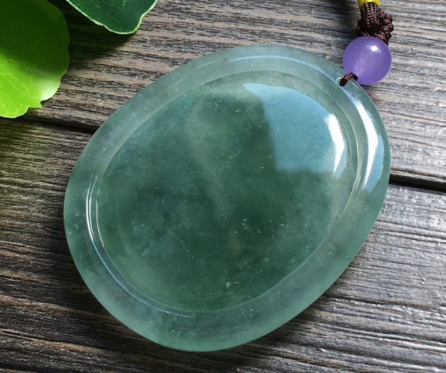 翡翠|翡翠有着丰富的品种,油青种是特殊的存在,你知道怎么挑选它吗?