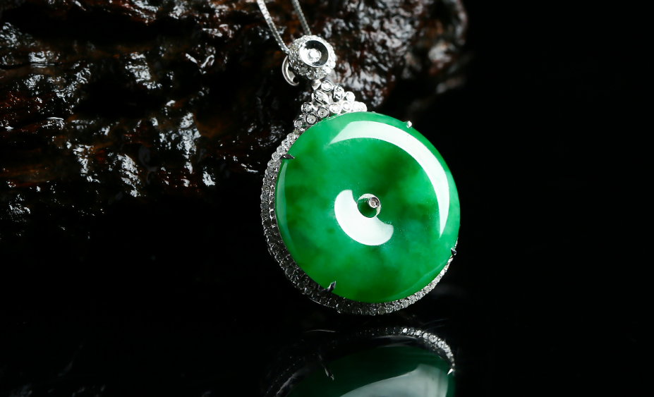 翡翠|翡翠吊坠寓意都有什么？代表了福气的翡翠吊坠，原来有这样的内涵