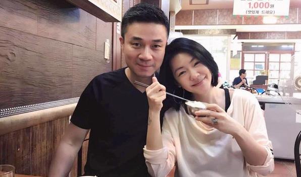 诗妮娜|大s是如何离开如果年轻20岁就追她的“大佬”杨登魁和汪小菲闪婚的？