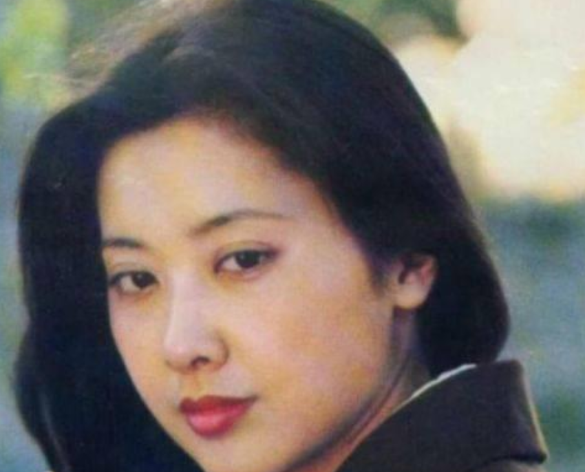 女儿国|扮演女儿国国王而爆红,最后丁克,但如今活得潇洒快乐