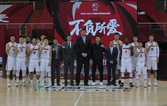 克鲁斯堡|广东男篮因祸得福，杜峰丢冠却收获巨奖，辽篮夺冠却被无视
