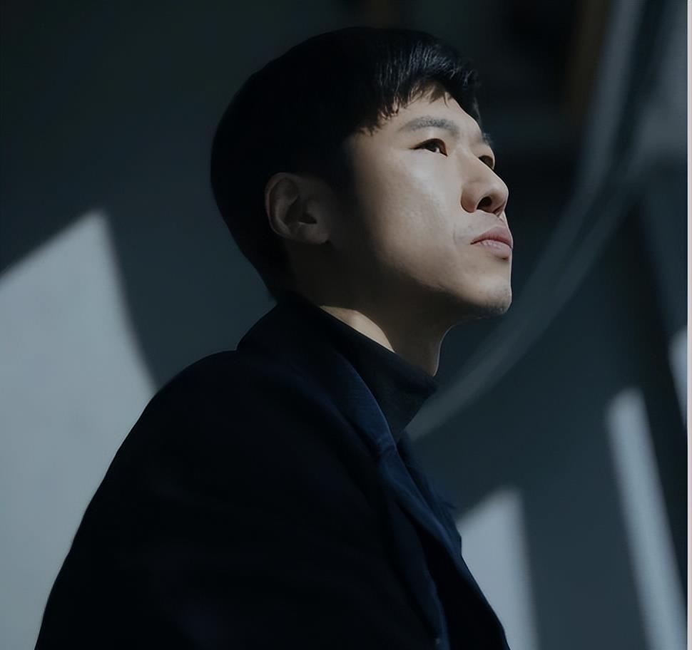 王骁|“星二代”王骁:不靠影后妈王馥荔,苦苦挣扎17年,38岁终于走红