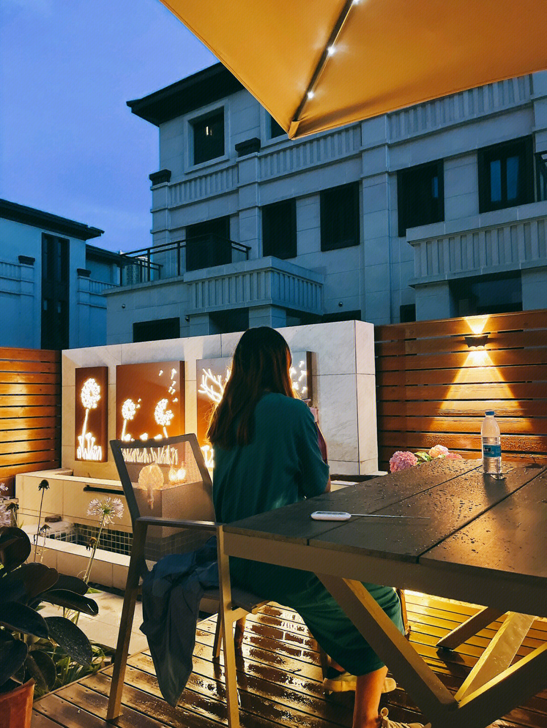 花6万块，打造40㎡一楼小院，鱼池 悬浮卡座 休闲平台一个都不少