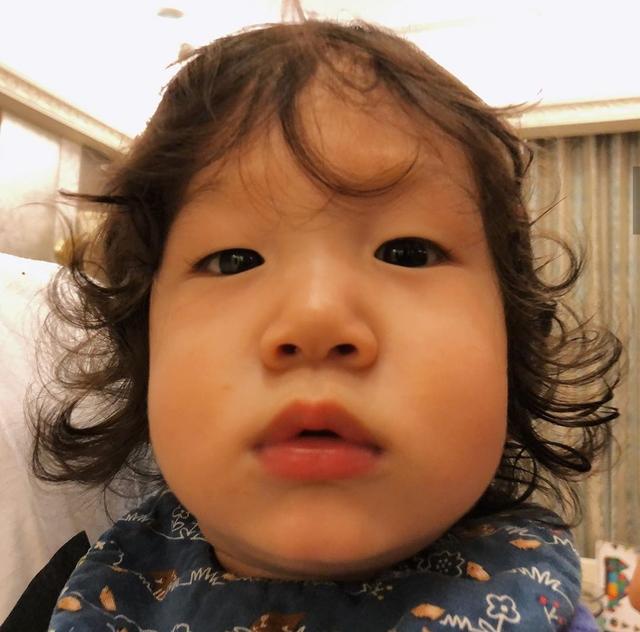 隋棠|41岁隋棠被曝疑怀四胎,穿平底鞋衣着宽松,经纪人回应模棱两可