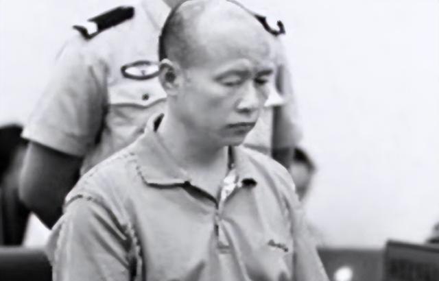 纪实因拒给弟弟买房,女博士被父亲砍死,父被判刑时仍骂:白眼狼