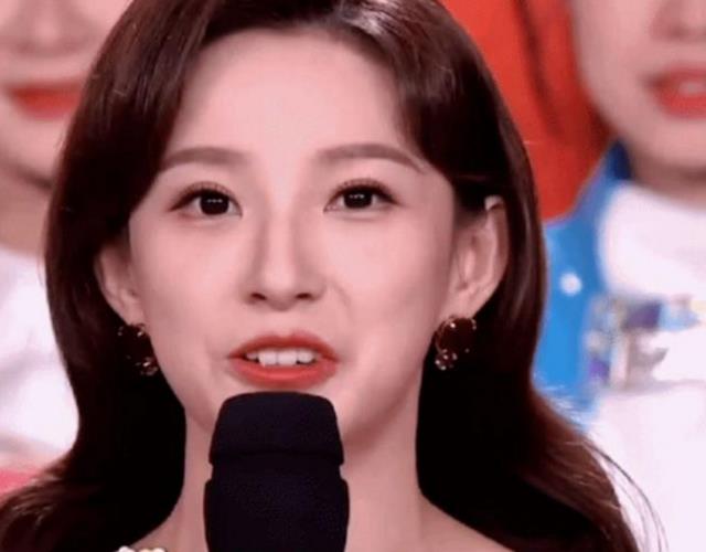 春晚|“一字千金”,春晚撒贝宁嘴瓢被罚款,一个字就要200块钱?