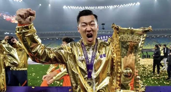 广州队|广州恒大离队第二人浮现，或将效仿徐新，年龄已经耽误不起！